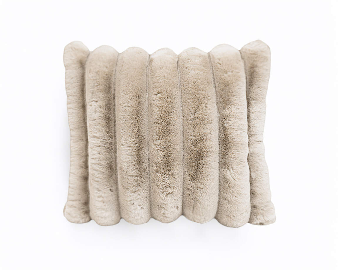 Rib Rabbit Fur Sierkussen Zand 50 x 50
