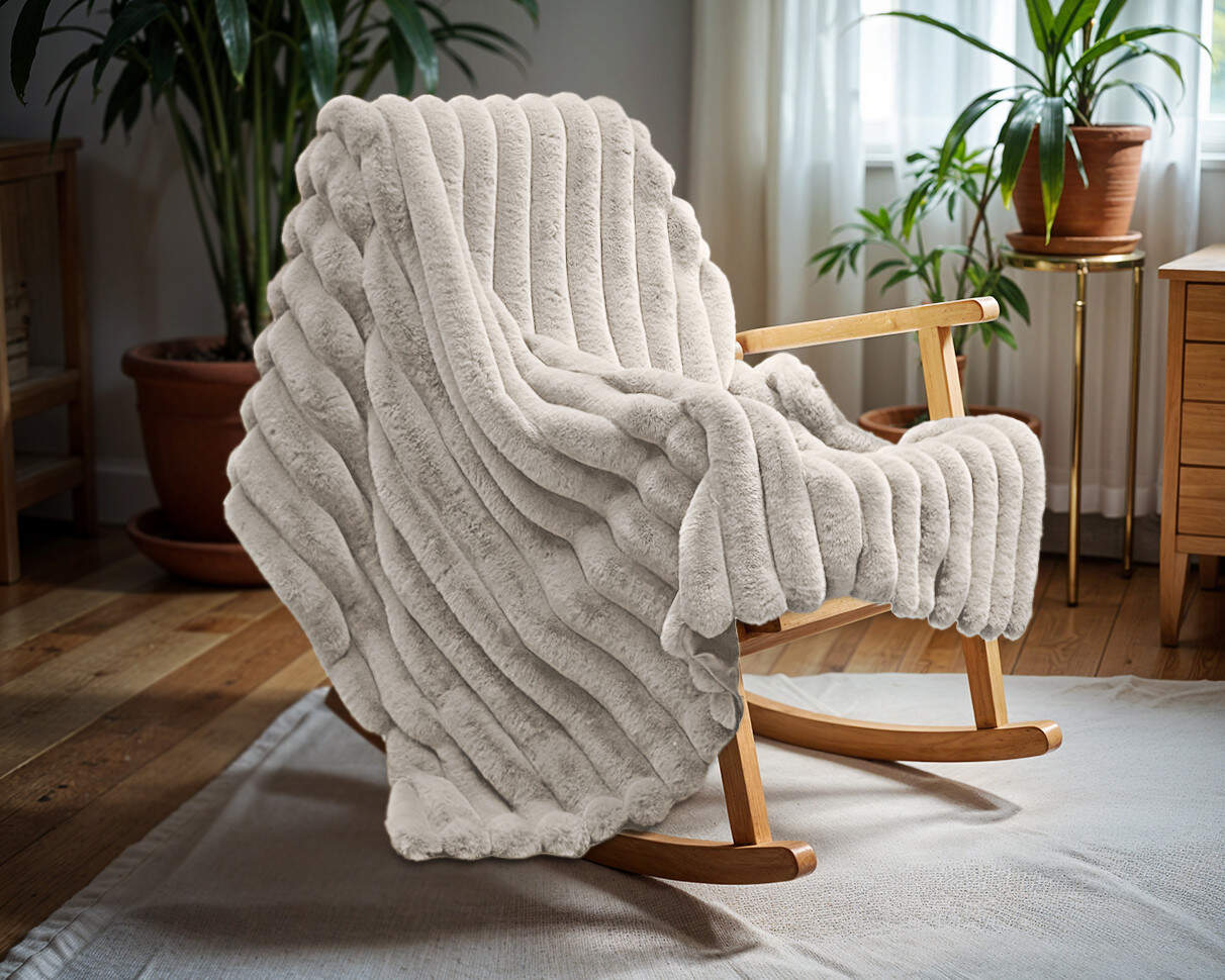 Rib Rabbit Fur Plaid Ecru 150 x 200